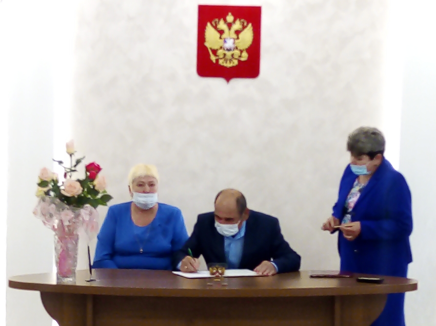 В Могочинском районе  юбиляров поздравили с 45-летием брака